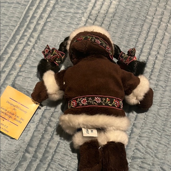 Genuine Eskimo Doll - Brown and White - Picture 5 of 7
